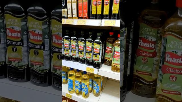 Говорят, что в Испании пропало молоко и пустые полки в магазинах. Правда ли это?
