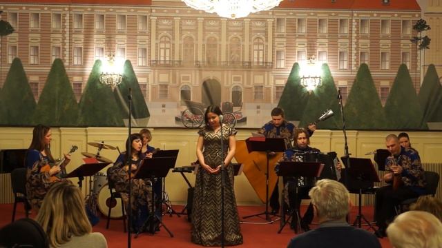 Е.Петерсбурский - Синий платочек. Елена Артамонова, ансамбль солистов КООРНИ смотреть онлайн