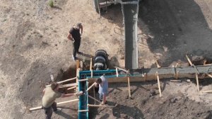 Фундамент под газобетонный дом. Опалубка не выдержала, финал заливаем бетон. Часть 4