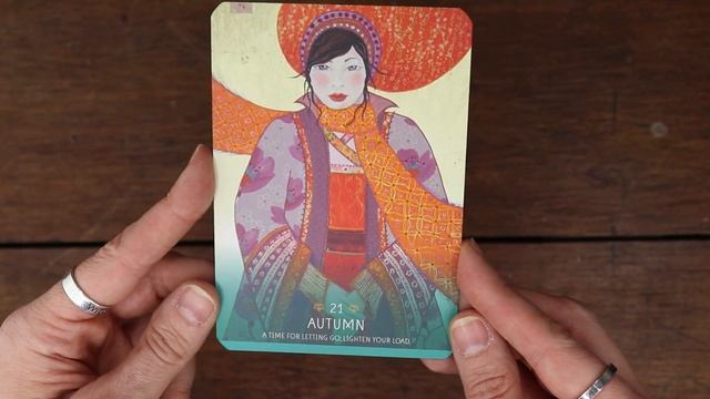 The Medicine Woman Oracle Flip Through смотреть онлайн