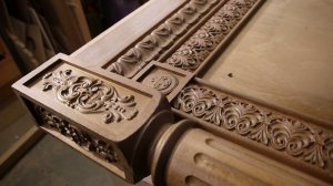 Покраска резных изделий из дерева