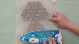 Декор из крышек от пластиковых бутылок. Идеи для дачи и детского сада.