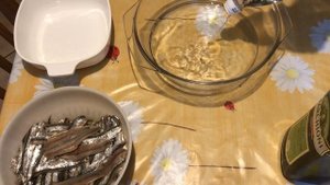 Как в Италии солят кильку. Закуска «Килька в петрушке».