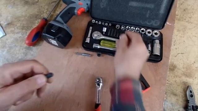 Приспособление на шуруповерт для закручивания и выкручивания в труднодоступных местах