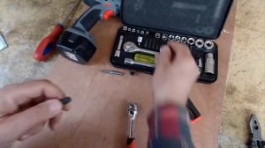 Приспособление на шуруповерт для закручивания и выкручивания в труднодоступных местах