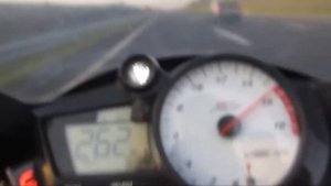 Yamaha R6 vs Suzuki gsxr 600 k1 speed comparison ! acceleration top speed comparison