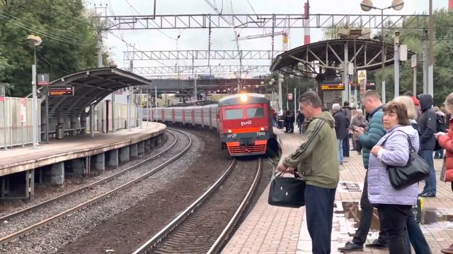 ЭР2Р 7049 Одна из последних на главном ходу. смотреть онлайн