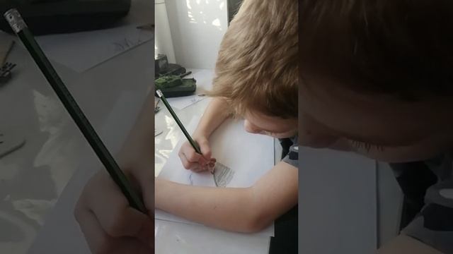 Гриша учит как рисовать Мегалодона. смотреть онлайн