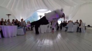 Колян танцует лучше всех.