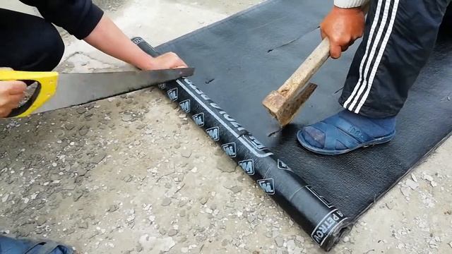 Изоляция. Режем рубероид для изоляции фундамента