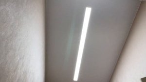 ?Световые линии на натяжном потолке. Трековое освещение для натяжного потолка