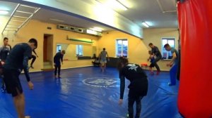 Тренировка. Разминка Рукопашников с теннисными мячами.