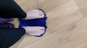 Массажный коврик и простые упражнения