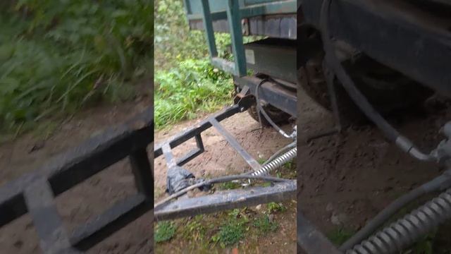Вот я работаю один день на этом тракторе Это жесть конечно рама на прицепе винтом как можно так ?? смотреть онлайн