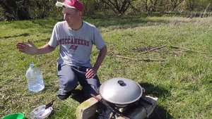 Полевая кухня. Перловая каша с домашней тушенкой в казане на костре.
