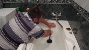 Как прочистить канализационную трубу вантузом