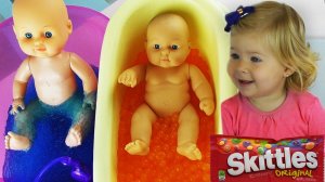 ✿ Желейная Ванная Орбиз Скитлс Маршмелоу Пена Играем Bath time doll in the bath