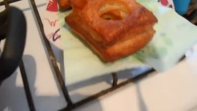 Квадра-Пончики из дрожжевого слоёного теста. смотреть онлайн