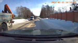 Тойота РАВ4 с новым приводом зимой в городе.