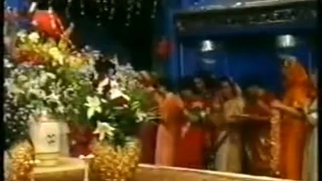 ПУДЖА ШРИ АДИ ШАКТИ 2002г. - ВСТРЕЧА МАТЕРИ - БХАДЖАН+CВАГАТЕ АГАТЕ смотреть онлайн