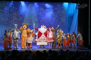 Шоу-спектакль с ростовыми куклами "Волшебник изумрудного города" 2015 г.