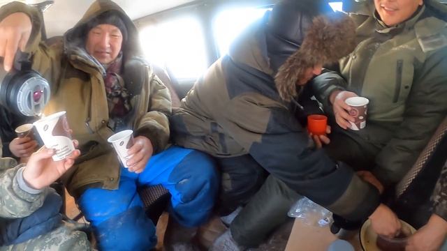 Помощь людям -50'С / заготовка дров на севере смотреть онлайн