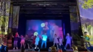 Я пою песню 18 мне уже