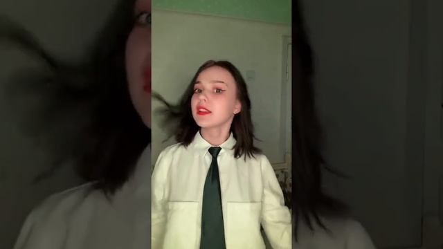 Влог со школы 🏩 / Даша Суднишникова смотреть онлайн