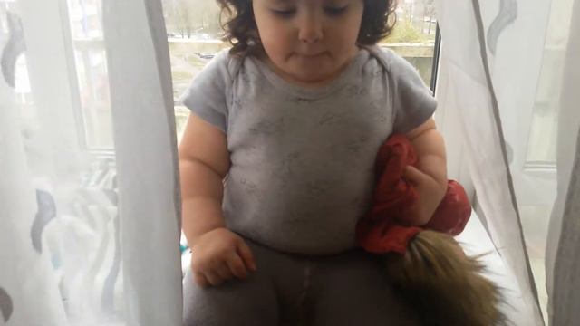 Фирияль болтает с котом. Very funny girl. فتاة مضحكة смотреть онлайн