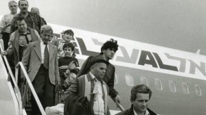 02 "Путь домой Returning home" with English subtitles. Алекс Росси. Песня