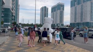 Мишка поздравил очаровательную принцессу ? С ДНЁМ РОЖДЕНИЯ ???