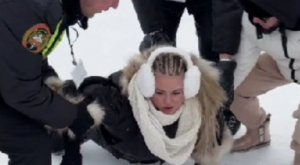 Анна Семенович рухнула на льду
