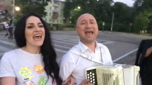 Спели на улице под баян! СМОТРИТЕ позитив! Марина Селиванова и Александр Суняйкин.
