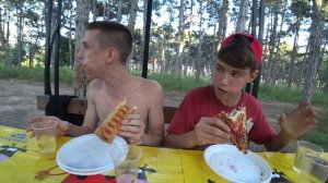 ПИЦЦА СОСИСКА В ТЕСТЕ МЯСНОЙ ТРЕУГОЛЬНИК КТО БЫСТРЕЕ СЪЕСТ. КТО БОЛЬШЕ СЪЕСТ МНОГО ЕДЫ