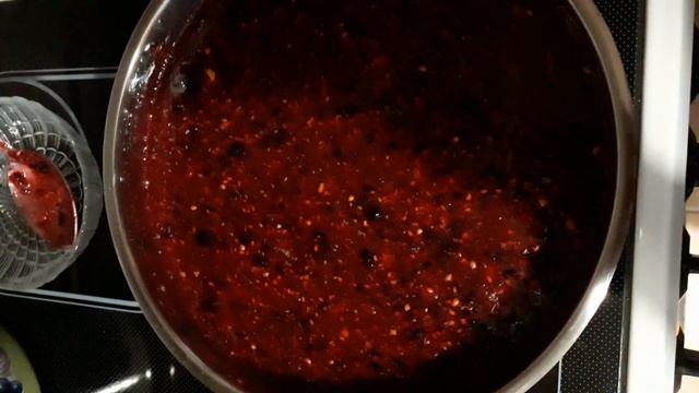 Варення з смородини, порічок, малини та апельсину. смотреть онлайн