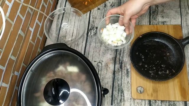 Тушенная капуста с мясом в медленноварке.