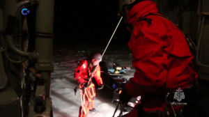 В Онежском озере на территории Ленобласти оторвалась льдина с двумя рыбаками