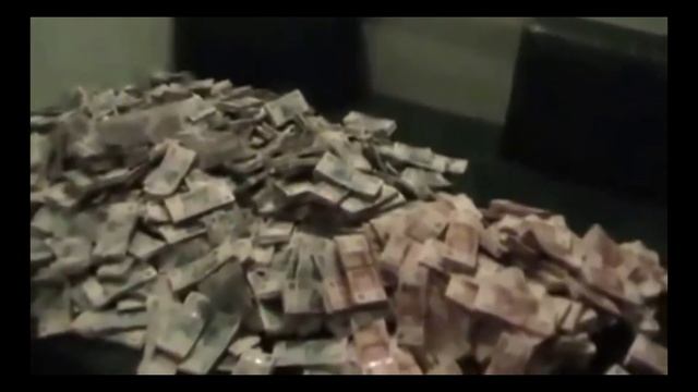 обгоревшие деньги. сенатор арашуков сколько денег нашли при обыске. арашуковы сжигают деньги. склад денег арашукова. обыск у арашукова.