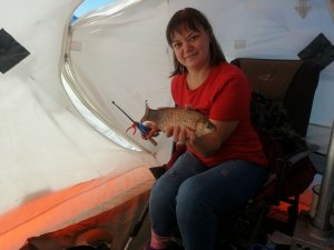 На зимней рыбалке с женой. Ночной карась. Калач-на-Дону.