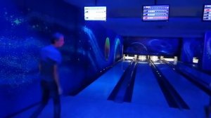 КАК НАДО ИГРАТЬ В БОУЛИНГ первый раз