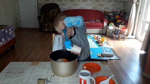 Нежная говядина с подливой, тушенная в сметане в мультиварке смотреть онлайн