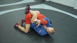 Обратный узел плеча из положения лёжа на спине