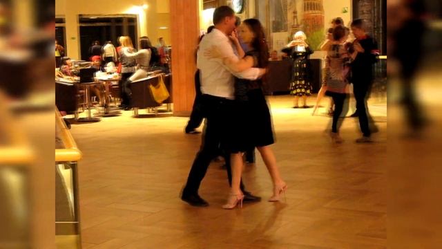 Предновогодняя неолонга / Наталья Потрываева & Алексей Ермолаев - смотреть видео онлайн от «Ритмическое Потрясение» в хорошем качестве, опубликованное 15 января 2024 года в 12:18:55.