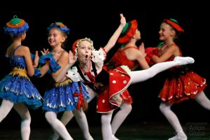 "На полянке", ансамбль "Ритмы детства". "In the meadow", the ensemble "Rhythms of childhood".