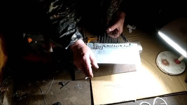 Изготовление грабли для сбора ягод
