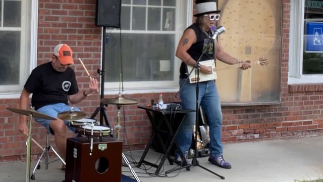 Stray Cat Strut Porchfest Uncle Mark Rockstar Rob 3 String Cigar Box Guitar Roland Street Cube EX смотреть онлайн
