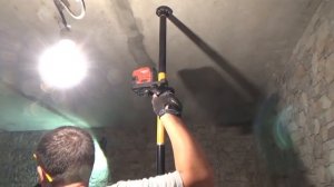 Шкаф с проходом в другую комнату