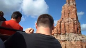 Аттракцион  Big Thunder Mountain в Диснейлэнде в Париже