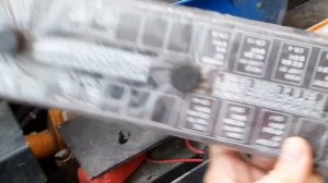 Экскаватор Huyndai R180 поворачиваешь ключ зажигания не глушиться мотор