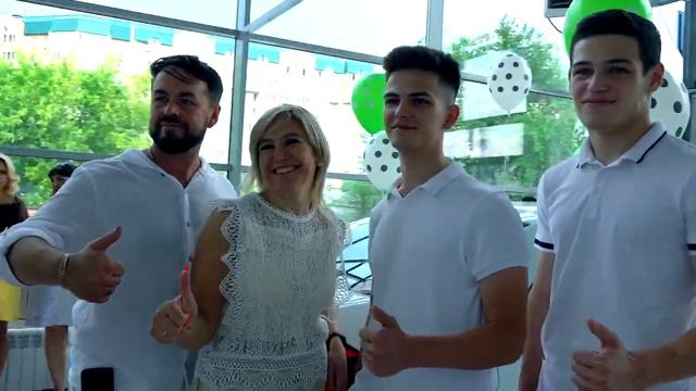 Авто от LR в 20 лет, будучи ещё студентом. смотреть онлайн